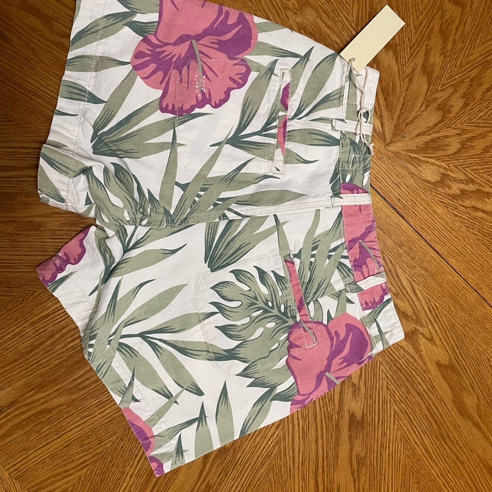REDUCED‼️NWT tropical shorts high rise - Picture 3 of 6